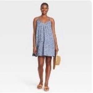 NWT Universal Threads V-neck flower ruffle dress, navy floral, size medium!